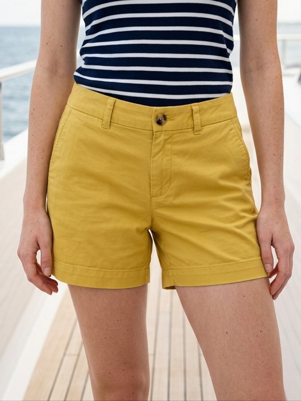 Old Navy Chino Shorts Size 4 Yellow Mid Rise Stretch Twill 5" Summer Everyday